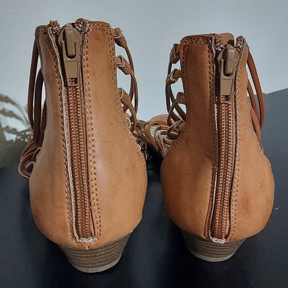 NWOT Tan Strappy Sandals - Picture 4 of 5